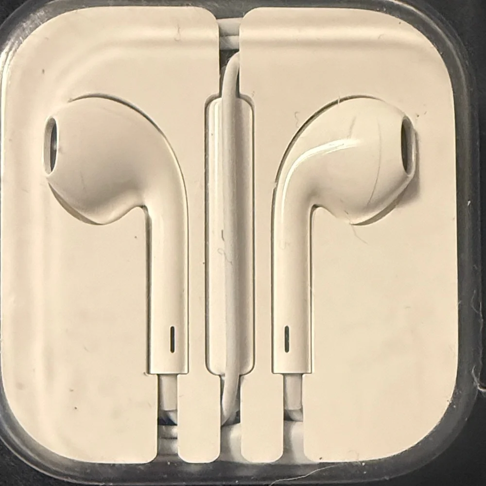 New Apple White Wired Earbuds
